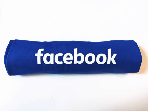 Facebook啟用新LOGO