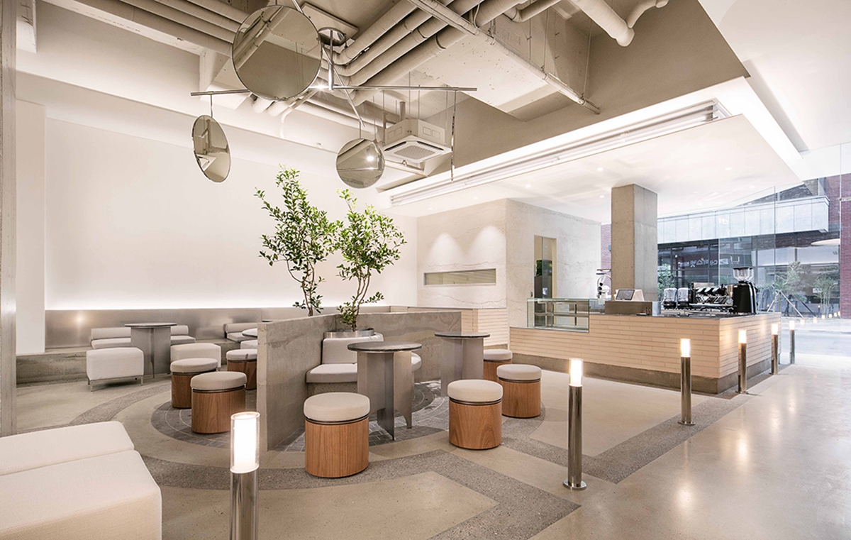 一家四季的自然風咖啡館空間設(shè)計,一家四季的自然風咖啡館SI設(shè)計,一家四季的自然風咖啡館店面設(shè)計