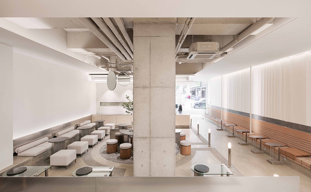 一家四季的自然風咖啡館空間設(shè)計,一家四季的自然風咖啡館SI設(shè)計,一家四季的自然風咖啡館店面設(shè)計