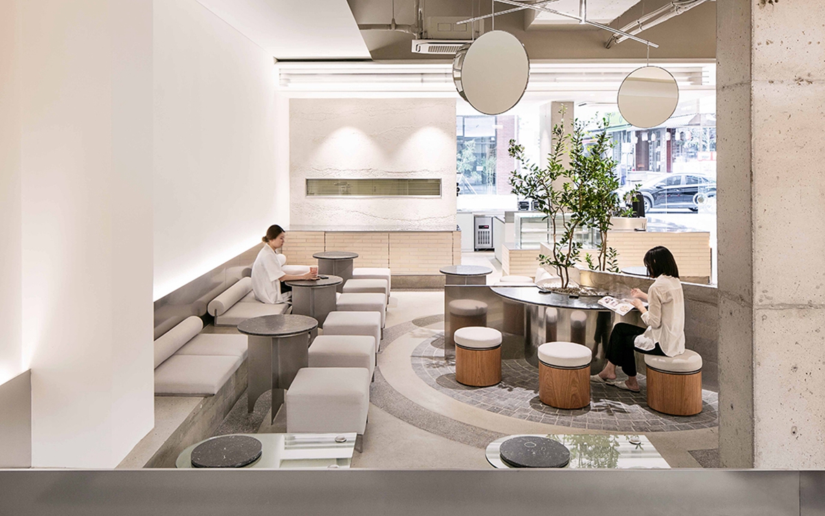 一家四季的自然風咖啡館空間設(shè)計,一家四季的自然風咖啡館SI設(shè)計,一家四季的自然風咖啡館店面設(shè)計